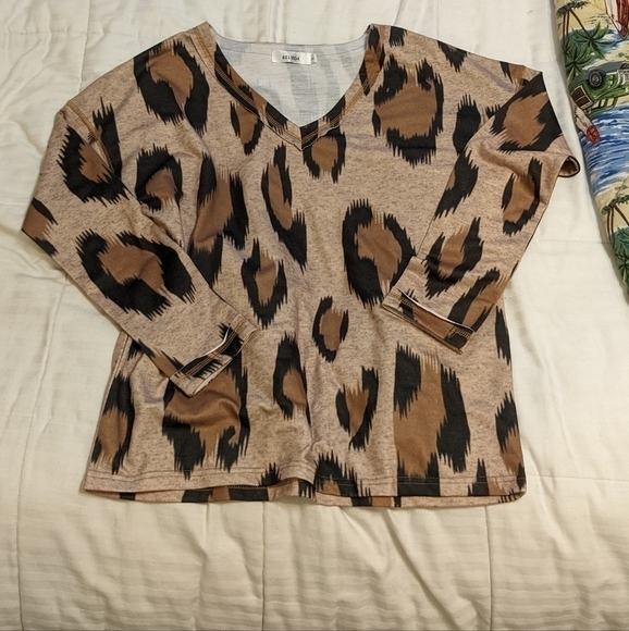 BELINDA long sleeved light sweatshirt size Small - Picture 1 of 5